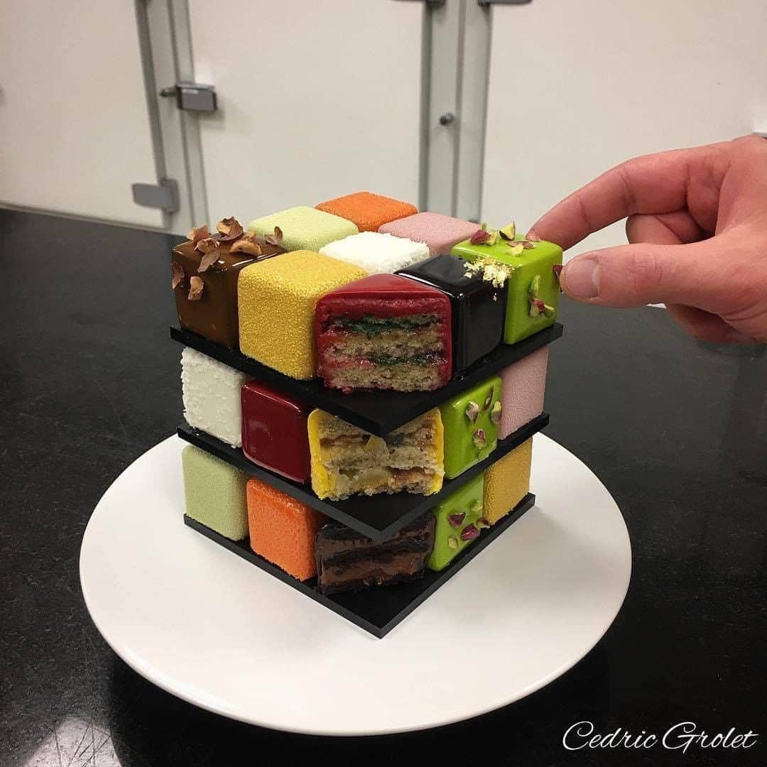 9GAGさんのインスタグラム写真 - (9GAGInstagram)「Rubik's cake By @cedricgrolet - @9gagnomnom #cake #rubikscube #9gag」9月22日 15時57分 - 9gag