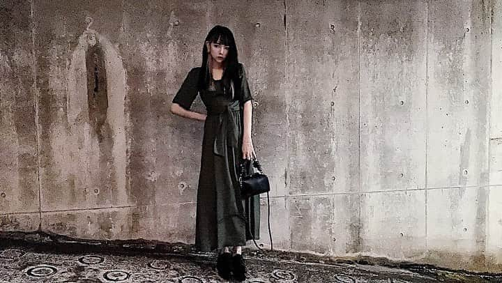 藤田杏奈さんのインスタグラム写真 - (藤田杏奈Instagram)「@murua_official の カーキのワンピ一目惚れ👗💗 . . . #ootd #ootdfashion #coordinate  #fashion #fashiongram #fashionista  #likeforlikes #likeforfollow #me  #onepiece #MURUA  #bag #charleskeith_jp  #shoes #MURUA」9月22日 16時07分 - anna_fujita