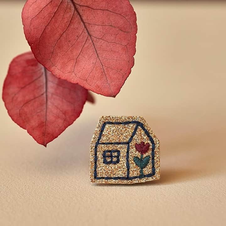 のインスタグラム：「Notre maison du bonheur ✨⁠ ⁠ #despetitshauts #despetitshautsaddict #despetitsmoments #nouvellecollection #eauvive #lavieenplusjoliedepuis20ans #lavieenplusjolie」