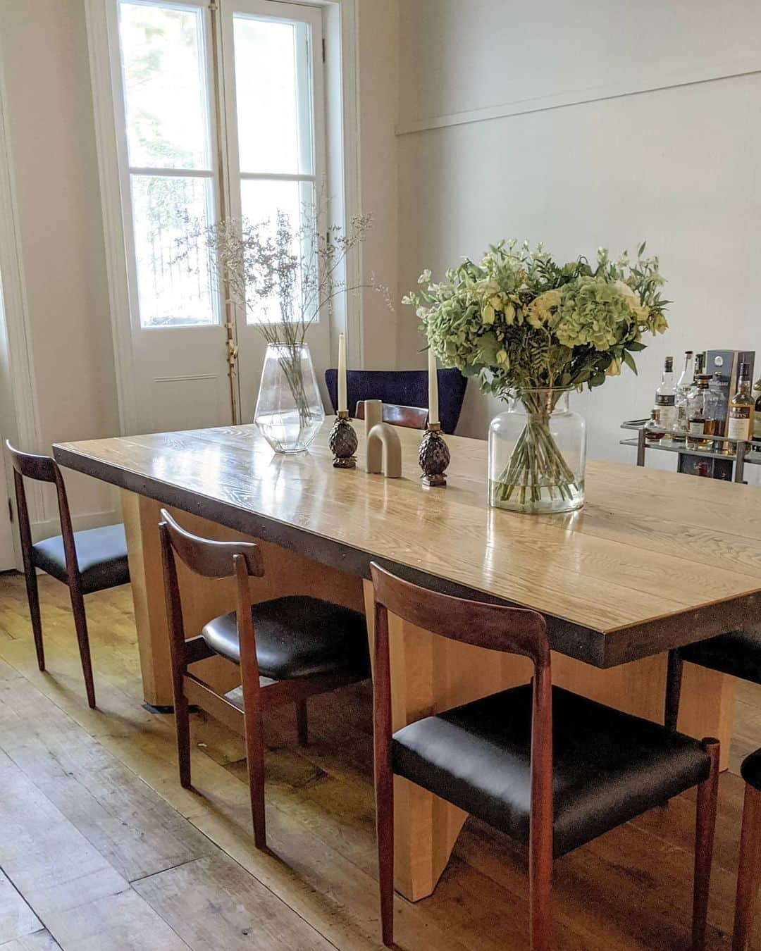 Mariko Kuoさんのインスタグラム写真 - (Mariko KuoInstagram)「Starting to really love our new home. We just completed our dining chair family with the addition of these Lübke 1960s Midcentury chairs. We've really gotten into finding antique gems as it's more sustainable and also incredible to think that it comes with unique stories. We're hoping our new place will be a mix of old and new 🤍」9月22日 16時28分 - marikokuo