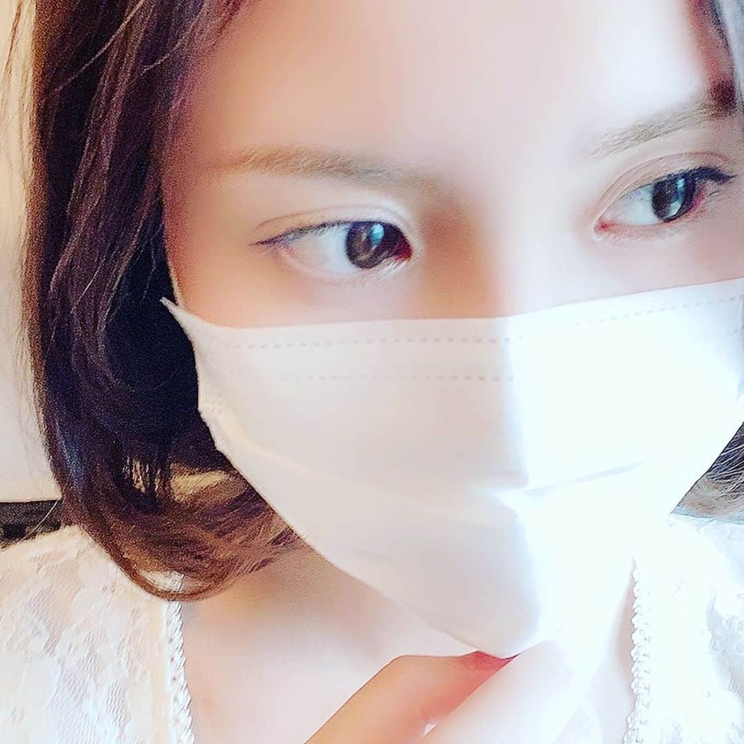 春名風花さんのインスタグラム写真 - (春名風花Instagram)「お仕事してきたよ✨ 楽しかったから情報解禁が待ち遠しいいいい  りくろーおじさんのチーズケーキ、目の前で在庫切れて ほんとのほんとに焼きたてをゲットできた🤤🤤🤤  #春名風花 #大阪 #りくろーおじさんのチーズケーキ」9月22日 16時32分 - harunafuka