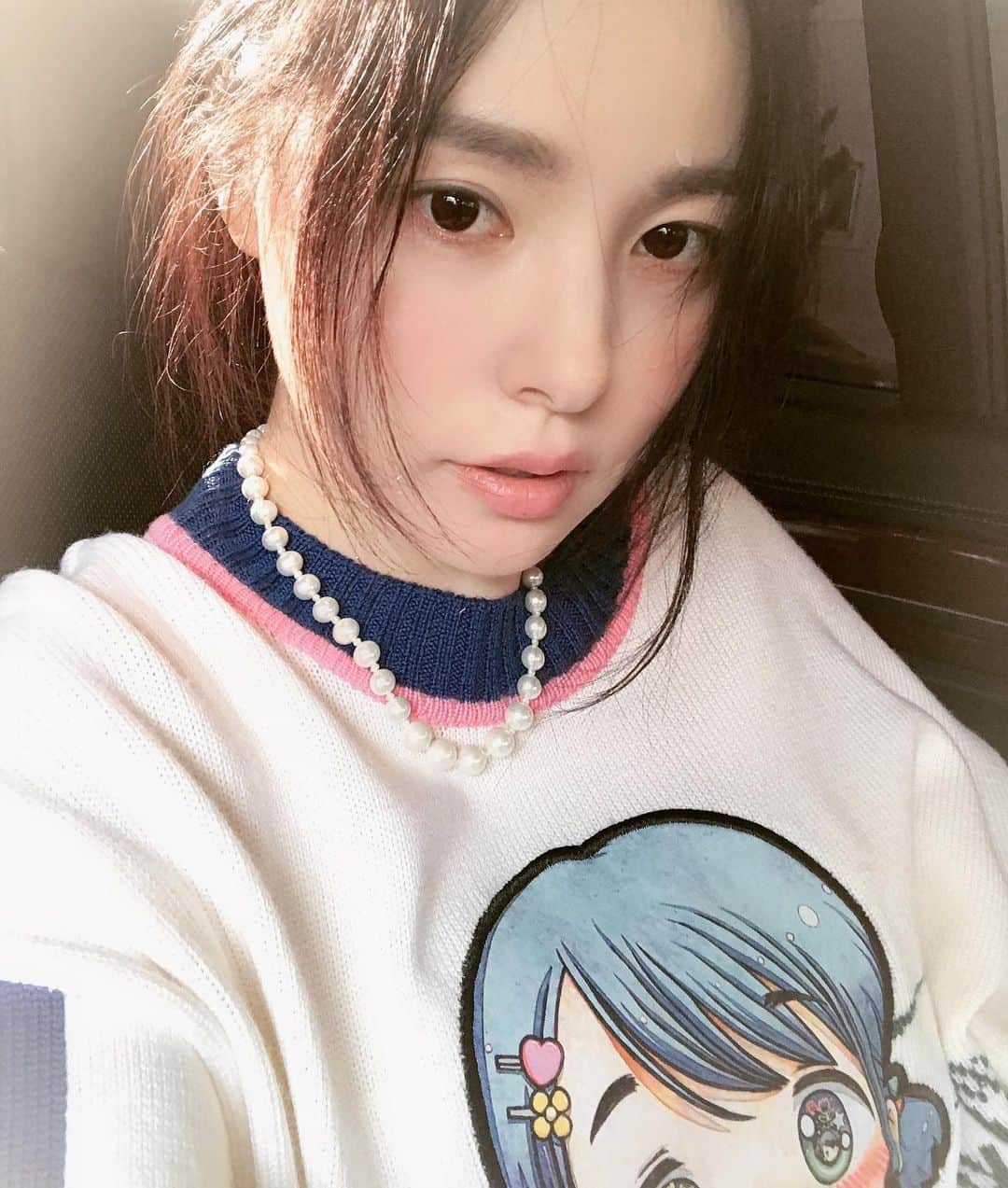 ミン・ヒョリンのインスタグラム：「🤗🌈☁️」