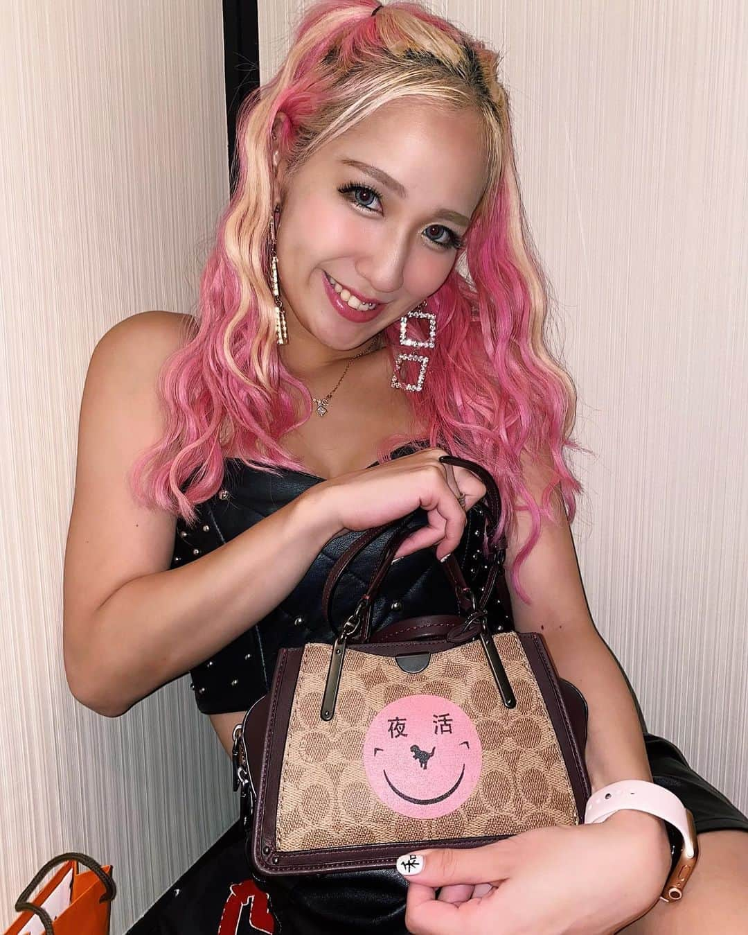 Yumikaさんのインスタグラム写真 - (YumikaInstagram)「夜活しよ？♡  #coachbag #夜活 #rexyremix #coachrexy」9月22日 16時43分 - yuminem923