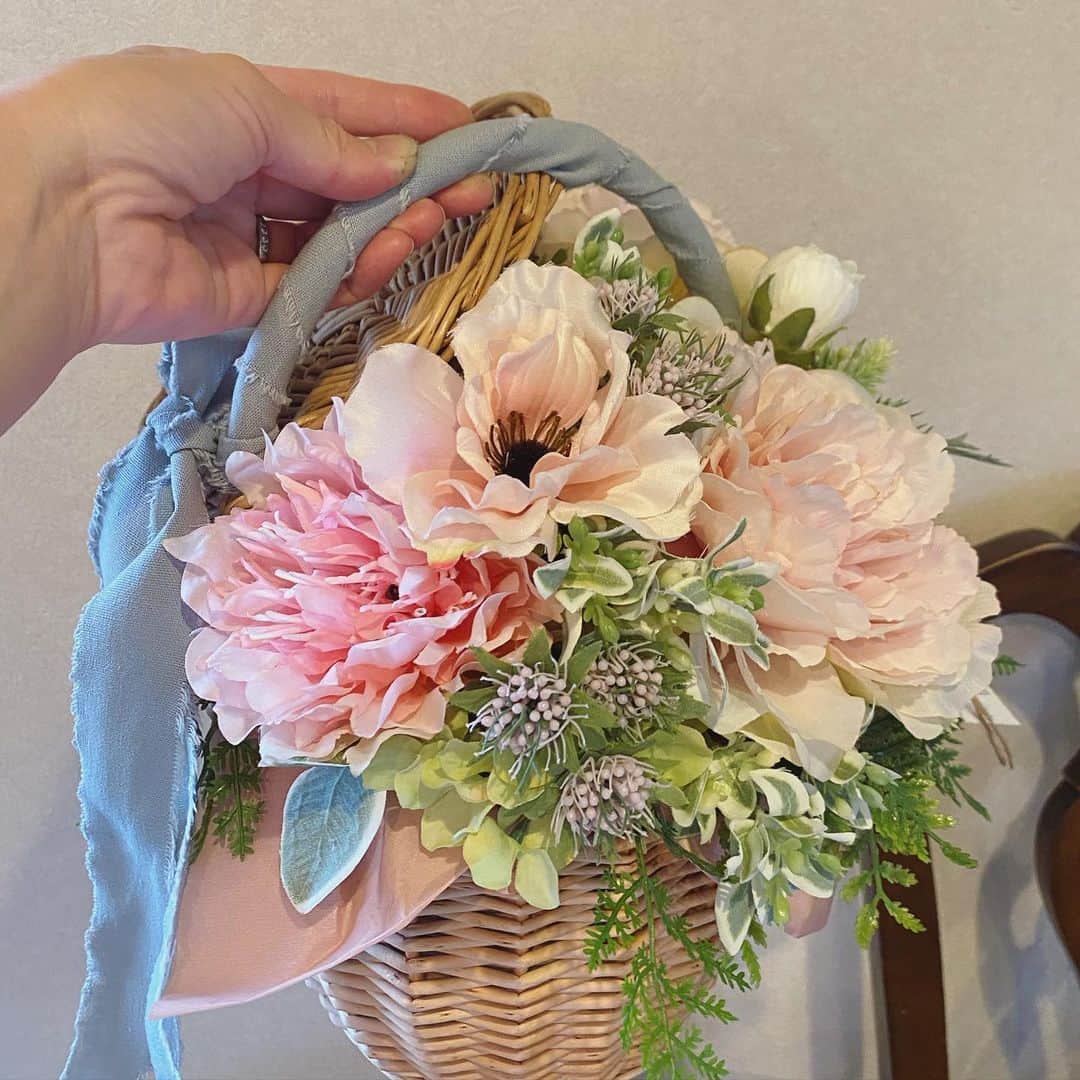 畑野ひろ子さんのインスタグラム写真 - (畑野ひろ子Instagram)「@willgarden_official  可愛らしい柔らかなピンクアレンジの依頼。 こちらもアーティフィシャルのアレンジメントなので、長く楽しんで頂けます。  #flowers #arrangement #artificialflower #gift #willgarden」9月22日 16時45分 - hiroko_hatano_
