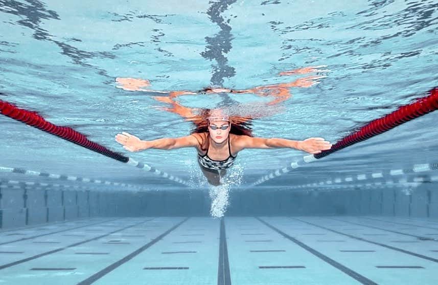 ズザンナ・ヤカボスさんのインスタグラム写真 - (ズザンナ・ヤカボスInstagram)「water is my playground 🌊 📷 @mike2swim  . . . . #swim #swimmer #scull #water #swimmingpool #underwaterphotography #swimsuit #swimwear #athlete #tuesdaymood #trainingday #workinprogress」9月22日 16時50分 - zsuzsubell