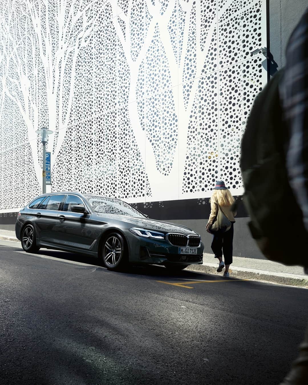 BMWのインスタグラム：「Attention hunter. The new BMW 5 Series Touring. #THE5 #BMW #5Series #NewBusinessClass #Leadership __ BMW 530e Touring: Energy consumption in kWh/100 km (combined): 15.9–14.9. Fuel consumption in l/100 km (combined): 2.1–1.9. CO2 emissions in g/km (combined): 47–43. Further information: www.bmw.com/disclaimer.」