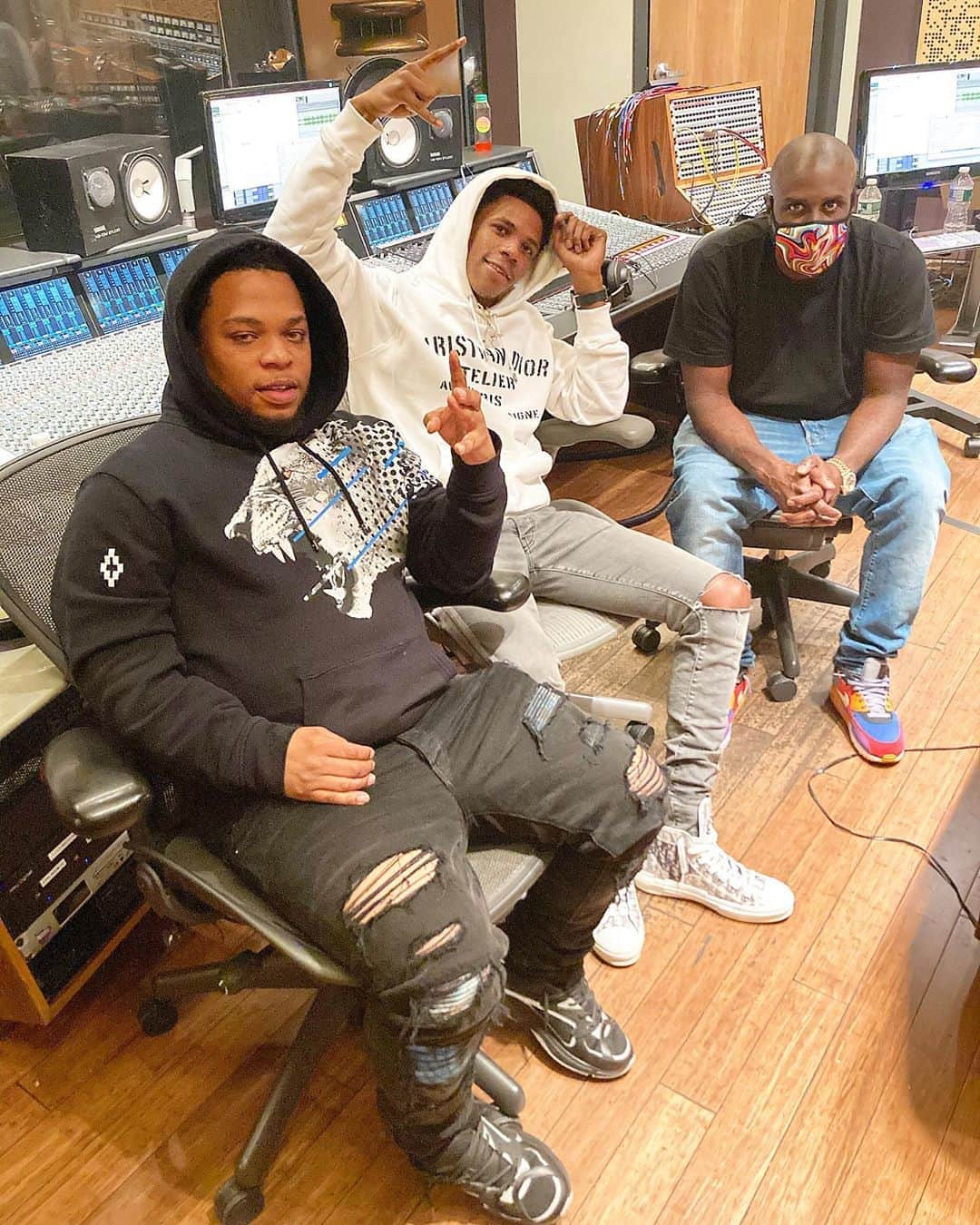 ファンクマスター・フレックスのインスタグラム：「These guys played me several bangers tonight!!!! @artisthbtl x @donqhbtl x @trapmannyhbtl !!! Plus they finished up a crazy song for my project!!! Bx!!! #FunkFlexSessions Part One!!!!」