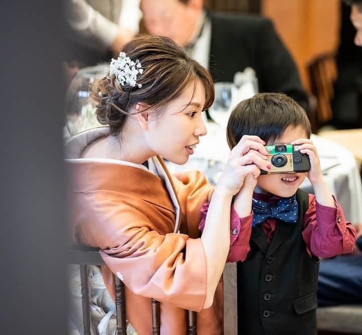 KIYOMIZU京都東山 公式さんのインスタグラム写真 - (KIYOMIZU京都東山 公式Instagram)「@kiyomizu_kyoto_higashiyama をフォローして、 『#kiyomizu京都東山』 『#kiyomizu花嫁』 『#スタイルズ花嫁』 をつけて投稿してくださいね＊ . 新郎新婦入場前も、ゲストに しっかりと楽しんでいただけるよう おもてなしの心を忘れません*  アットホームな空間だからこそ叶う 心温まる結婚式を一緒に作り上げませんか？ . ---------------------- . ▼ブライダルフェアの予約は インスタのTOPからcheck⚐ ＞＞＞ @kiyomizu_kyoto_higashiyama . #スタイルズ花嫁 #dress #kyoto #kiyomizu #wedding #ウェディングレポ #チャペル #ブライダルフェア #プレ花嫁 #卒花 #結婚式 #結婚式場 #結婚式準備 #京都 #京都花嫁 #関西花嫁 #Dressy花嫁 #maricuru #シェアーズヘアメイク #子供カメラマン #ウェディングアイテム #ウェディングアイディア #披露宴レポ #当日レポ #ウェディングゲスト」9月22日 17時10分 - kiyomizu_kyoto_higashiyama