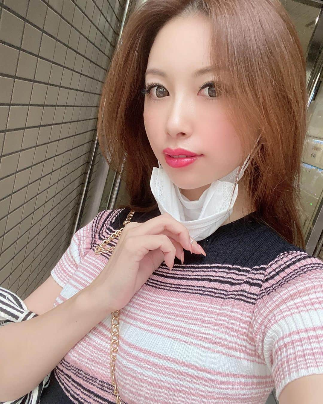 美沙さんのインスタグラム写真 - (美沙Instagram)「アートメイク💋 1枚目と2枚目、これ唇何も塗ってないんだけど唇の内側が色抜けてるのわかるかなー？？ . 気になったから沖縄から帰って来てメンテナンス💋 3枚目4枚目入れた直後！！ めっちゃいい感じすぎて感動〜🥺❤️ 今までで1番色入った気がする！ . 今は２日間かけて脱皮して自然な色になってますよん✨ . マスクするからグロスとか塗れないし、 塗らんやったら血色悪いしww . リップのアートメイク神💋 . 私がやった美容系でやってよかったNo.2ですね！笑 . #アートメイク #唇アートメイク #💋」9月22日 17時07分 - misa0623r