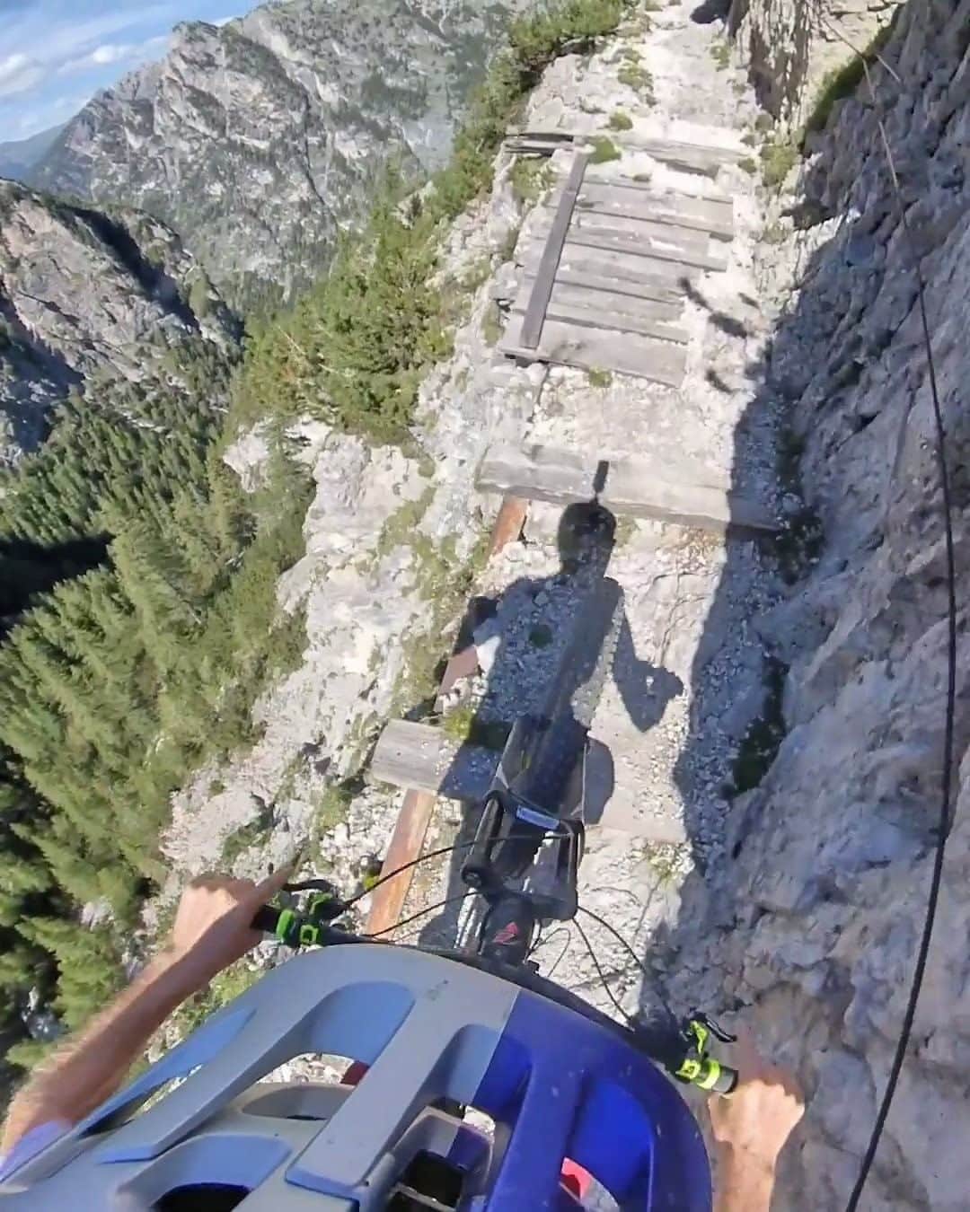 のインスタグラム：「yep, so we'll probably sit this one out 😧 🤯 wbu?   🚵‍♂️ : @tom_oehler #redbull #givesyouwings #mtb #mountainbike #bikelife #bike #pov」