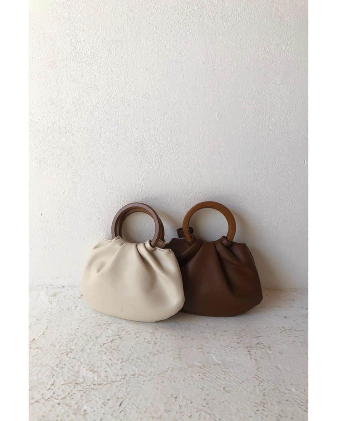 AMAILさんのインスタグラム写真 - (AMAILInstagram)「#AMAIL Moon man bag ¥9,000+tax color:IVO/BRN 9月25日(金)12:00～予約販売スタート。 10月商品」9月22日 17時28分 - amail_official