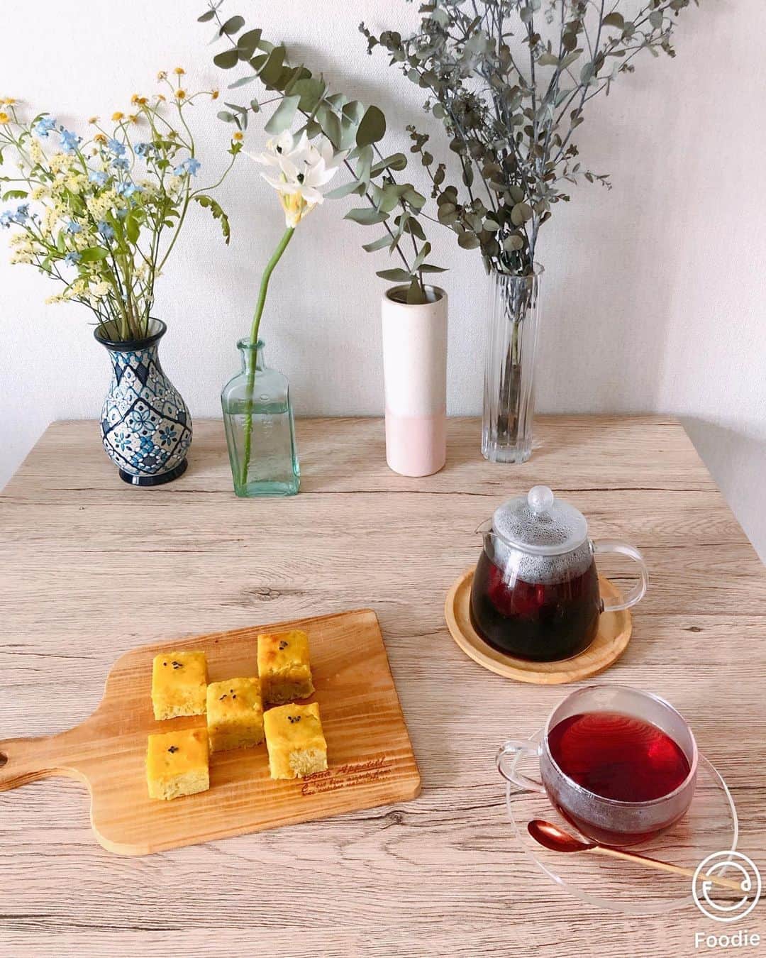 伊藤沙織のインスタグラム：「お料理やお菓子の画像はFoodieのアプリ、"フードYU4"で撮るのがmy定番📸🧡秋の食材、お芋でスイートポテトの写真もFoodieで撮るとより美味しそうに見えちゃう🤤🍠 皆さんも、おうちカフェの様子をFoodieで撮影&投稿してみてね🥰皆さんの投稿を是非とも参考にして、おうちカフェライフを充実させたいっ！☕️ . #フーディーカメラ #フーディーおうちカフェ」