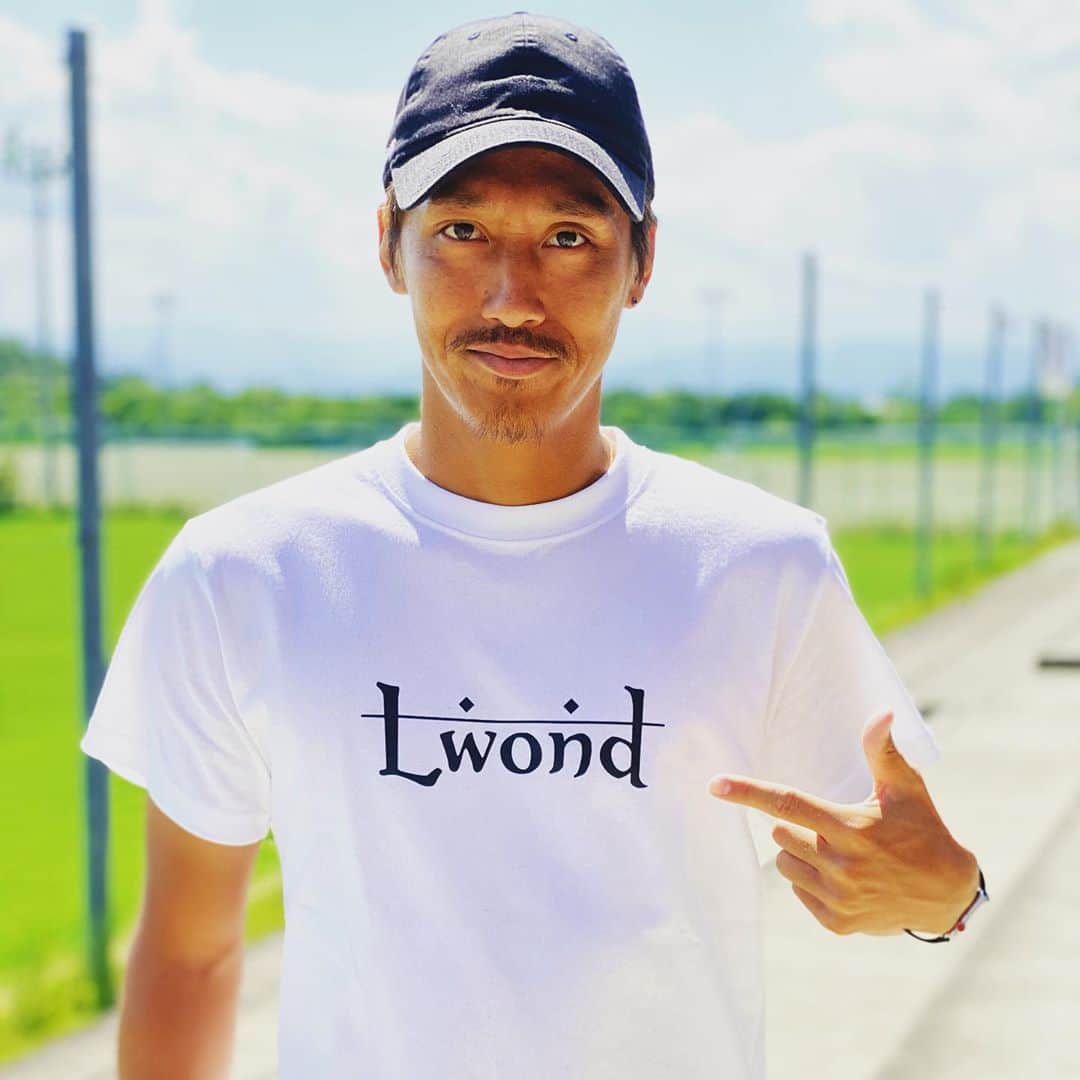 清武功暉のインスタグラム：「大学時代の友人からお洒落なTシャツを頂きました！ まさきありがとう！  #LWOND #ウォンド #おしゃれなアパレル #アパレル . . お問い合わせは ↓ @lwond @masakitanaka_73  @田中優毅」