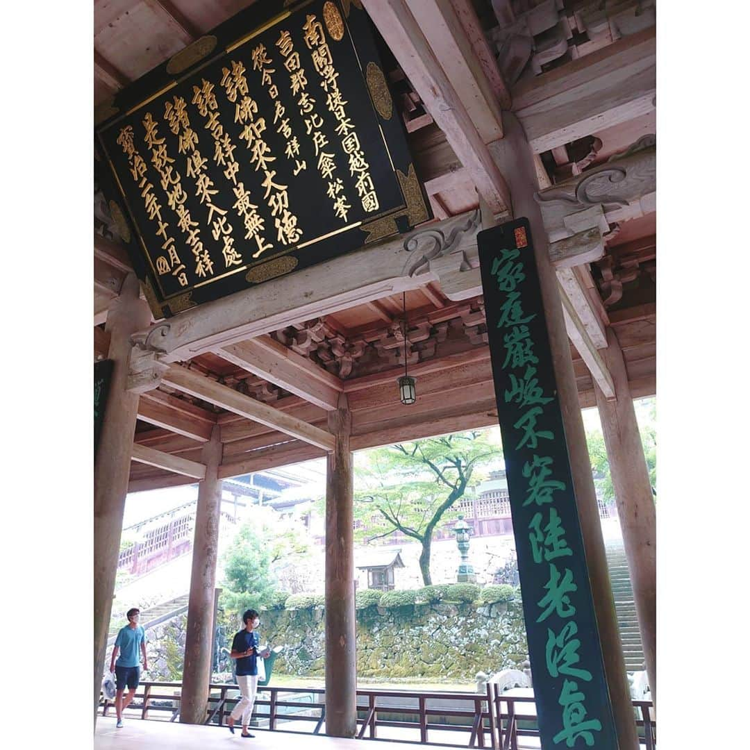 矢田部ゆかさんのインスタグラム写真 - (矢田部ゆかInstagram)「永平寺（福井）  私が一番すきなお寺。 10年ぶりに再訪✨前回も夏でした☀  空気が良くて、とにかく敷地が広い。 運が良ければ実際に修行してるお坊さんの姿が見られるのも貴重です😊  りうぜんは永平寺で唯一の手打ちそばのお店🍵美味しかった😘  #永平寺 #福井観光 #永平寺そば #りうぜん」9月22日 17時29分 - yucaparis93