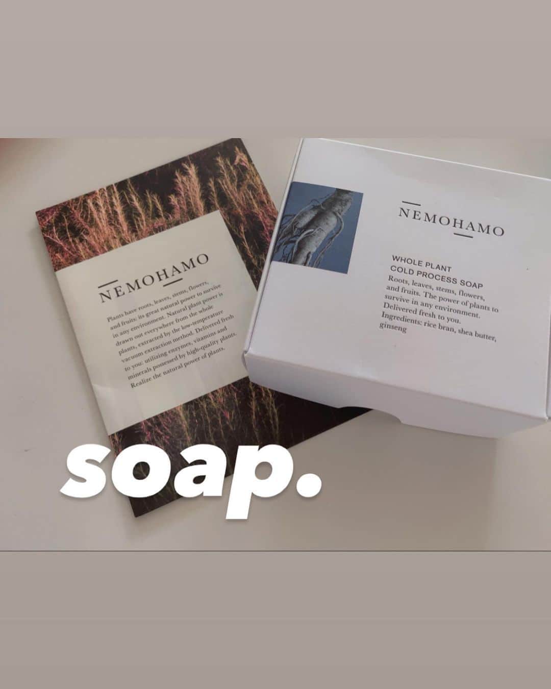 堀舞紀のインスタグラム：「🧼 . . . 何かの雑誌にスキンケアで1番大切なのは "洗顔" って書いてあったのをみたので、 近頃 洗顔系のものにも興味を持ち始めた 40手前の女です🙋🏽‍♀️〜 . . この石鹸は、 無駄なものをいれず、 自分自身の力" を使い肌を鍛える" というコンセプトに惹かれて 試してみてます。 . なんといっても このモチ〜っときめの細かい泡立ち (→スワイプ してNe!) オーガニック石鹸とは思えぬ泡立ち。 . 洗い上がりもサッパリ！！ としています。 暑い日が続く昨今に ちょーしいい♡ . くすみや、毛穴が目立たなくなる！ って口コミも書いてあったので 私のヨボヨボの肌の底力に 淡い期待、、、wいだいてます。 . . 香りもレモンバーベナ？かな、 私が大好きな香りで たまらぬ。 . . @nemohamo でお試しキャンペーンも実施中みたいです。 サッパリ洗顔を探してる方に是非〜🧼 . .  #nemohamo #洗顔ソープ #石鹸 #オーガニックコスメ #goodnaturestation #京都発オーガニックコスメ #オーガニック #エシカル #サスティナブル #植物まるごと #pr #シワケア　#くすみケア #サッパリ洗顔」
