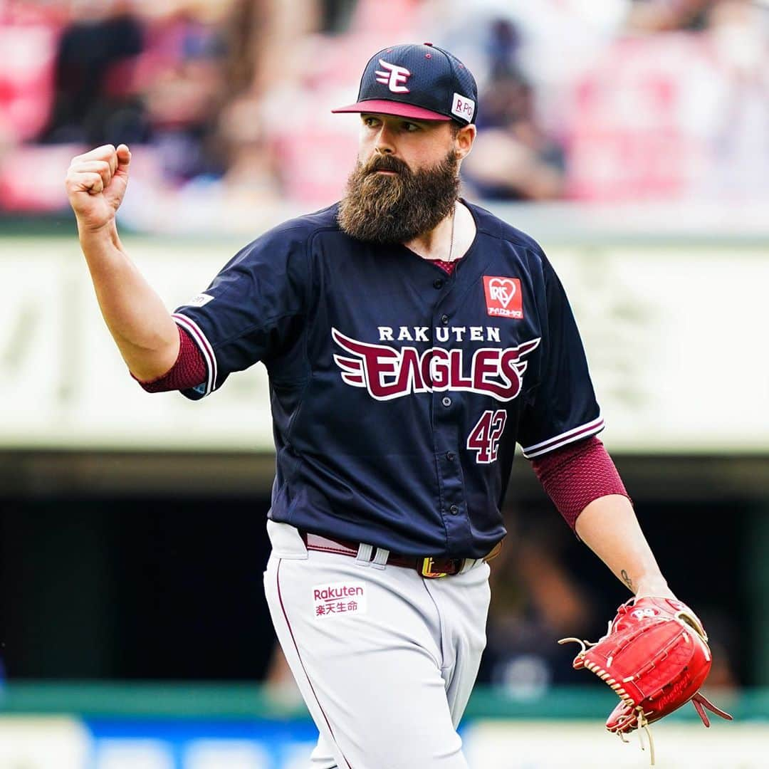 東北楽天ゴールデンイーグルスさんのインスタグラム写真 - (東北楽天ゴールデンイーグルスInstagram)「⚾️ ⚾️E 12-4 M⚾️ 逆転で3連勝‼️‼️‼️球団通算1000勝を達成✨✨✨ 浅村選手がホームラン3本など7打点の大活躍💪🏼💪🏼💪🏼 そして福山選手がさっそく復活登板して1回無失点😭👏🏼 さらにジョンソン選手は1回無失点で来日初勝利㊗️✨ 初回には田中選手が7号の先頭打者ホームラン👍🏼 #rakuteneagles #NOWorNEVERいまこそ #日本一の東北へ #浅村栄斗 #福山博之  #ジョンソン #djjohnson  #田中和基  #写真もイープレで  #伊達の勝色」9月22日 17時43分 - rakuten_eagles