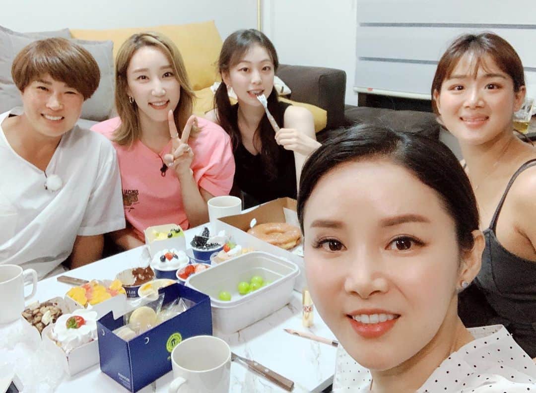 郭珉整のインスタグラム：「오 벌써 오늘이네!!! . . #노는언니 #E채널 #화요일  #저녁8시반 #집들이 #꿀잼」