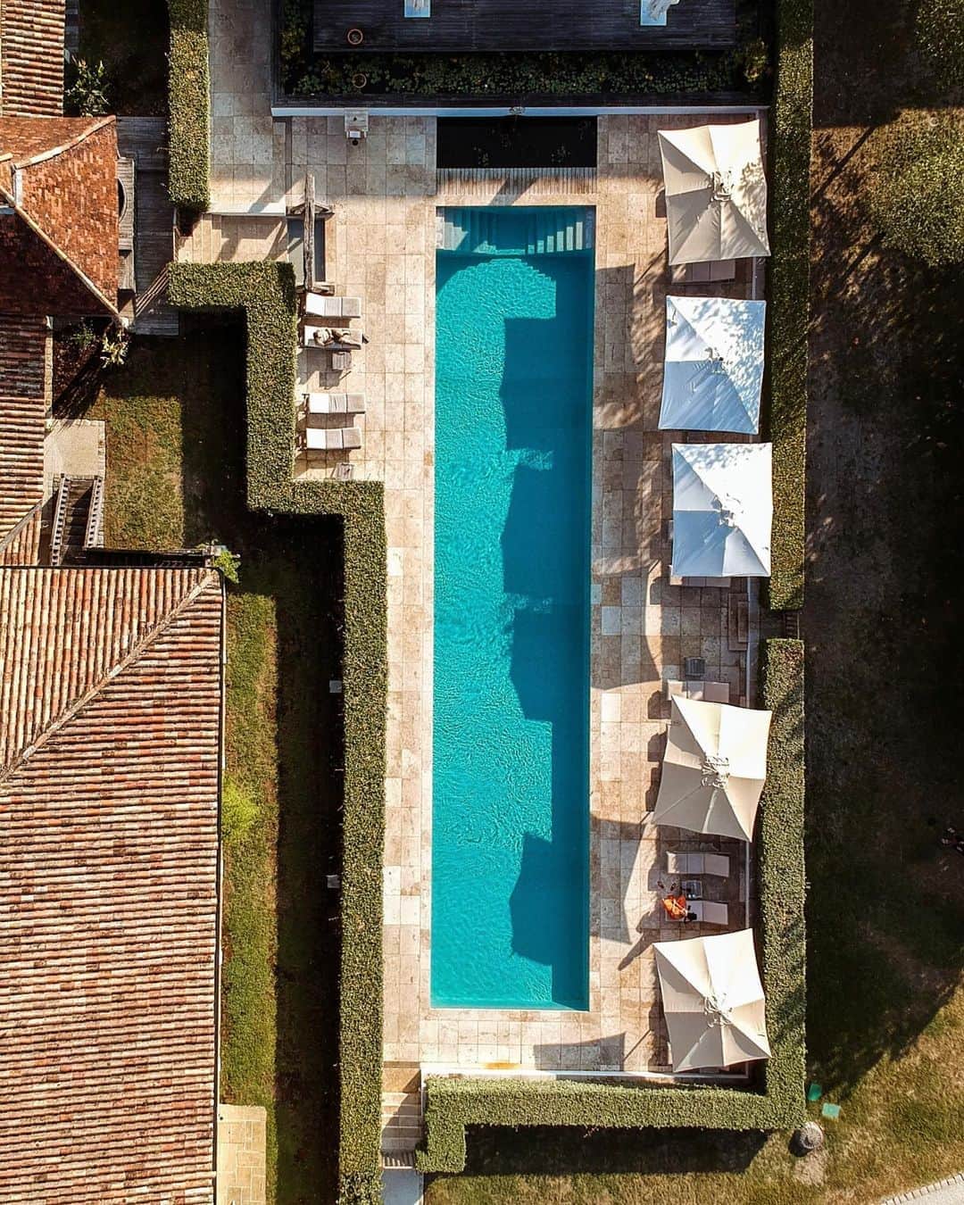 NICOLAS SIMOESのインスタグラム：「About to jump in here, are you coming? 💦」
