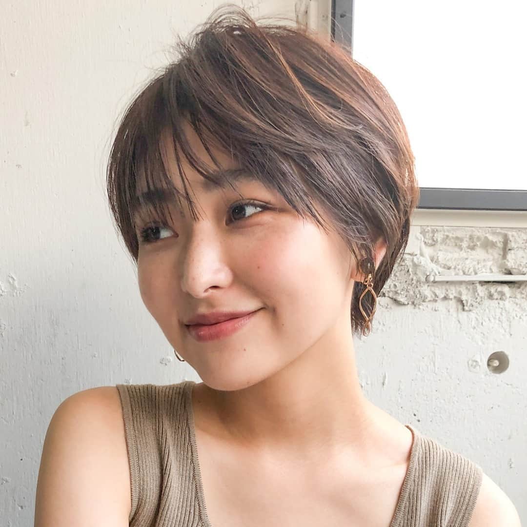 HAIRさんのインスタグラム写真 - (HAIRInstagram)「「ベリーショートでイメチェンしちゃおうううううう🌟」 HAIR掲載スタイリスト： 茎沢裕太（ @y.kukisawa ） . -----------------------------------------------------------  Follow me👉🏽 @hair.cm  HAIR webサイトは「HAIR（ヘアー）」で検索！✨  -----------------------------------------------------------  HAIRは、お客様の『なりたいを叶えるスタイリスト』が集まるサイトです。  日々スタイリストの方々の素敵なヘアスタイルを掲載しています。  投稿スナップ数約40万の中から、気に入ったスタイルを見つけませんか？  HAIRを通じてサロンに予約もできますよ！💕  ----------------------------------------------------------- . . #ショート　 #ナチュラル  #ショートボブ #ベリーショート #ショートヘア #大人ミディアム #ヘアスタイル #ヘアカタログ #ヘアカラー #ヘアスタイリング #髮型 #髮型屋 #髮型設計 #发型 #短髮 #日系髮型 #女生髮型 #女生短髮 #염색 #헤어 #단발 #bob #복구펌 #짧은머리 #숏컷」9月22日 18時00分 - hair.cm