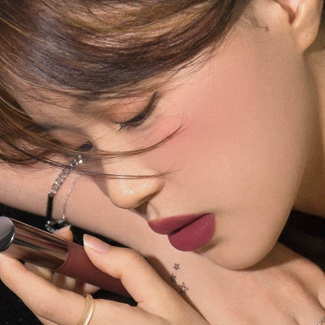 삐아 공식 인스타그램さんのインスタグラム写真 - (삐아 공식 인스타그램Instagram)「⠀⠀⠀⠀⠀⠀⠀⠀⠀⠀⠀⠀⠀⠀⠀ ⠀⠀⠀⠀⠀⠀⠀⠀⠀⠀⠀⠀⠀⠀⠀⠀ 지난 기억은 로그 아웃 그렇게 #다잊은척 , 불꺼진 플럼로즈 ⠀⠀⠀⠀⠀⠀⠀⠀⠀⠀⠀⠀⠀⠀⠀⠀ LAST VELVET LIP TINT 8 -feeling series- ⠀⠀⠀⠀⠀⠀⠀⠀⠀⠀⠀⠀⠀⠀⠀⠀ D-1 coming soon ⠀⠀⠀⠀⠀⠀⠀⠀⠀⠀⠀⠀⠀⠀⠀⠀ #삐아 #bbia #라스트벨벳립틴트 #liptint #뷰티 #beauty #코스메틱 #cosmetic #메이크업 #makeup #MOTD #LOTD #스카이007」9月22日 18時00分 - bbia.official