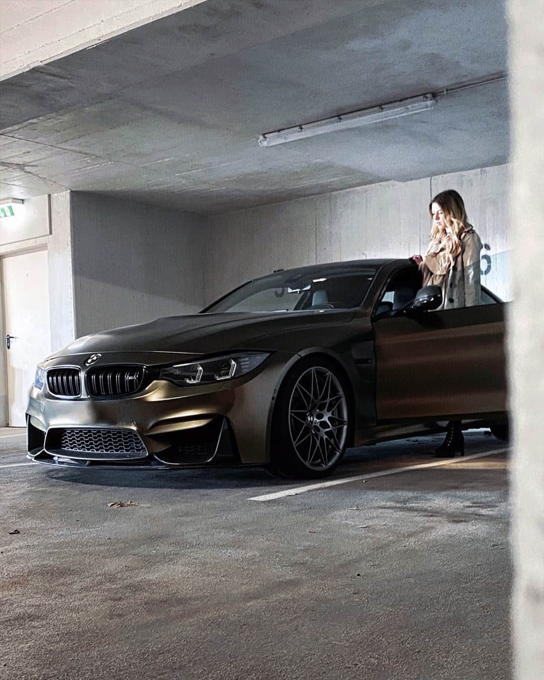 BMWのインスタグラム：「When you know exactly where you want to be. The BMW M4 Coupé.  #TheM4 #BMW #M4 @BMWM #BMWrepost @blondichen_f82  __ BMW M4 Coupé with Competition Package: Fuel consumption in l/100 km (combined): 10.0 [9.3]. CO2 emissions in g/km (combined): 227 [213]. Further information: www.bmw.com/disclaimer.  	 Acceleration (0-100 km/h): 4.2 s [4.0 s]. Power: 331 kW, 450 hp, 550 Nm. Top speed (limited): 250 km/h (with optional M Drivers Package: 280 km/h).  	 The figures in brackets refer to the vehicle with seven-speed M double-clutch transmission with Drivelogic.」