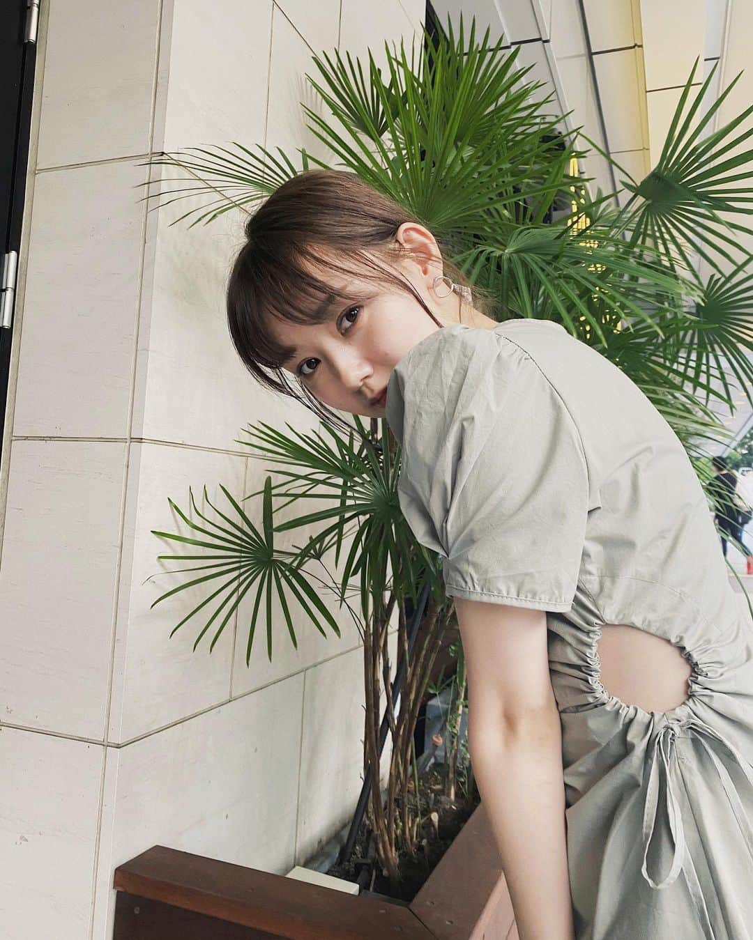 江野沢愛美さんのインスタグラム写真 - (江野沢愛美Instagram)「私服です〜！ お腹があいてます〜😳♥️ふふ ほっぺにニキビできた😢  one-piece @amail_official  shoes @gu_global  bag @randeboo_official  #ootd #私服」9月22日 18時07分 - enosawa_manami