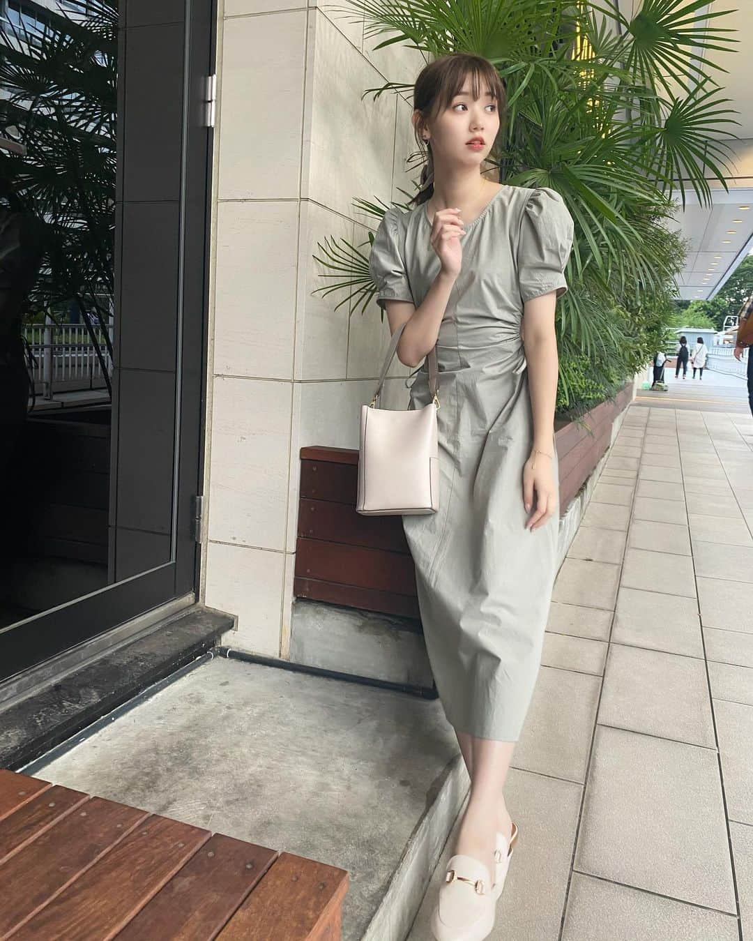 江野沢愛美さんのインスタグラム写真 - (江野沢愛美Instagram)「私服です〜！ お腹があいてます〜😳♥️ふふ ほっぺにニキビできた😢  one-piece @amail_official  shoes @gu_global  bag @randeboo_official  #ootd #私服」9月22日 18時07分 - enosawa_manami