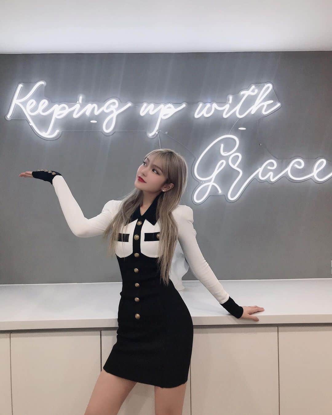 Grace Chowのインスタグラム：「Keeping Up With Grace！ #我的新公司终于好了 #2021冲一下」