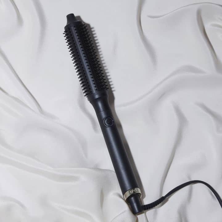 ghd hairさんのインスタグラム写真 - (ghd hairInstagram)「“After the glide sold out in just two weeks, the beauty world has been waiting with bated breath to see what was next for the label - and this latest launch doesn't disappoint.’’ -  @evening.standard​  ​  #ghdrise #ghd #volumisinghotbrush #hotbrush #hairtool #hairgoals #hairinspo #hairinspiration #hairstyling #awardwinning」9月22日 18時15分 - ghdhair