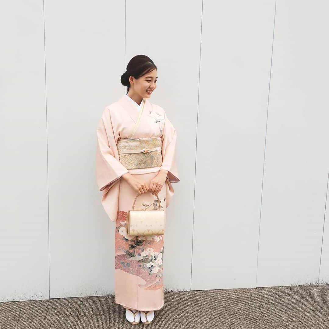 ayaka8880のインスタグラム：「. . 4連休は、七五三の前撮りをしました。 . ついでに、１歳息子の記念写真も👶一気に済ましちゃう。　 . お参りは別日、コロナなのでパッと帰れるようにカジュアルに家族だけで行く予定です。美味しいもの食べたいなあ🍣 . VERY9月号で七五三についての記事を書いたのですが、私自身すごく参考になって、このスケジュールになりました。 . 我ながら良い企画だった。笑 . 恐らくVERYwebにもアップされると思うので、ぜひ読んでみてください✨ . #七五三 #七五三前撮り」