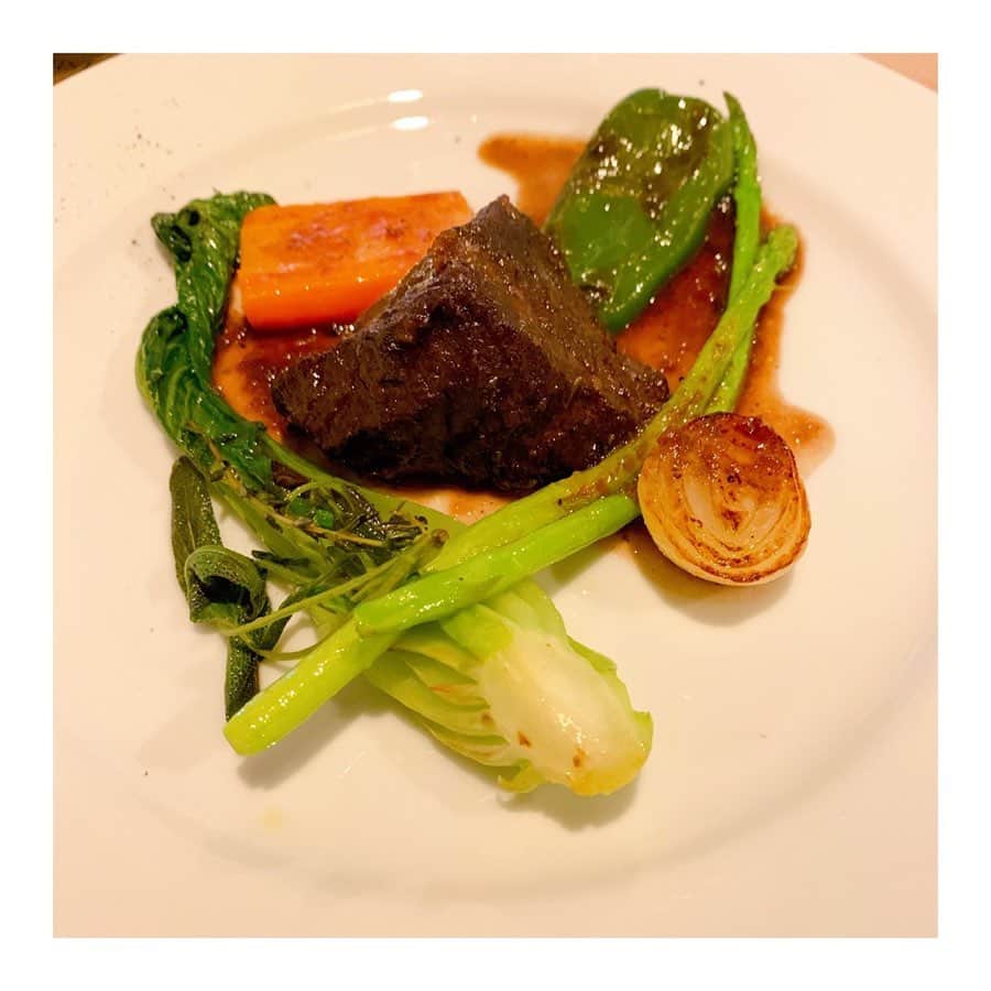 緒方桃子さんのインスタグラム写真 - (緒方桃子Instagram)「* 先日久しぶりに外食をしました☺️  天文館にある オステリア アニカ( @osteriaanika )さんです。  メインは和牛頰の赤ワイン煮込み。 とっても美味しかったです。 自家製ジンジャーエールも美味でした✨  手指消毒のアルコールや 店員さんのマスク着用など、 感染対策もされていました☺️  #オステリアアニカ #鹿児島イタリアン #鹿児島ディナー #天文館ディナー #kagoshima」9月22日 18時17分 - momokoogata0403