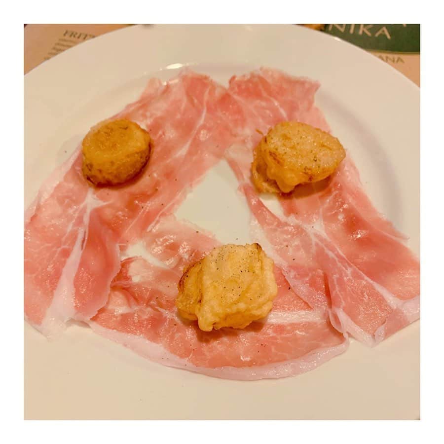 緒方桃子さんのインスタグラム写真 - (緒方桃子Instagram)「* 先日久しぶりに外食をしました☺️  天文館にある オステリア アニカ( @osteriaanika )さんです。  メインは和牛頰の赤ワイン煮込み。 とっても美味しかったです。 自家製ジンジャーエールも美味でした✨  手指消毒のアルコールや 店員さんのマスク着用など、 感染対策もされていました☺️  #オステリアアニカ #鹿児島イタリアン #鹿児島ディナー #天文館ディナー #kagoshima」9月22日 18時17分 - momokoogata0403