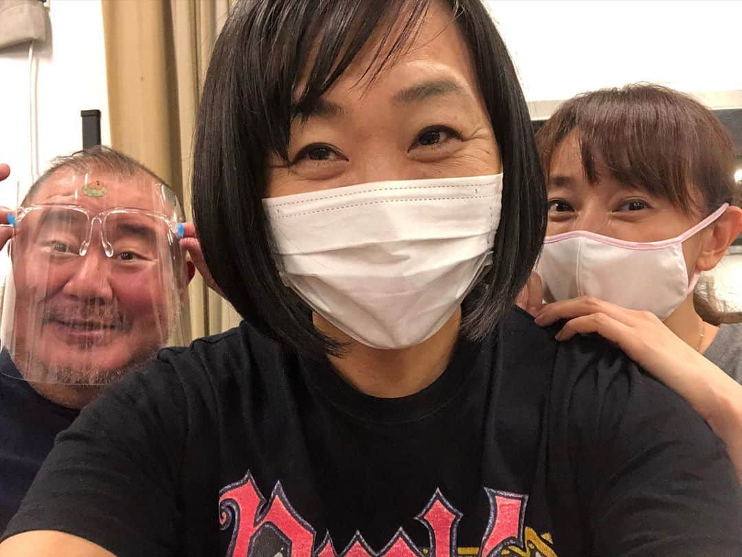 南海キャンディーズ【公式】のインスタグラム：「おかしな2人 本日初通し 花總まりさんと芋洗坂係長さん！ すてきな2人」