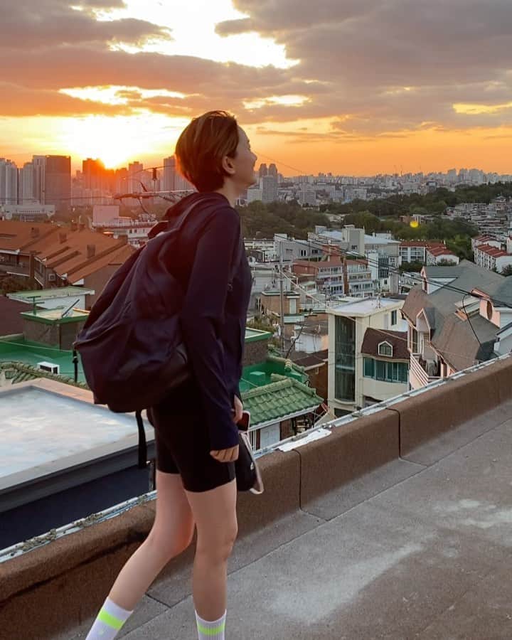 チャン・ユンジュのインスタグラム：「💛 #노을같이보자」