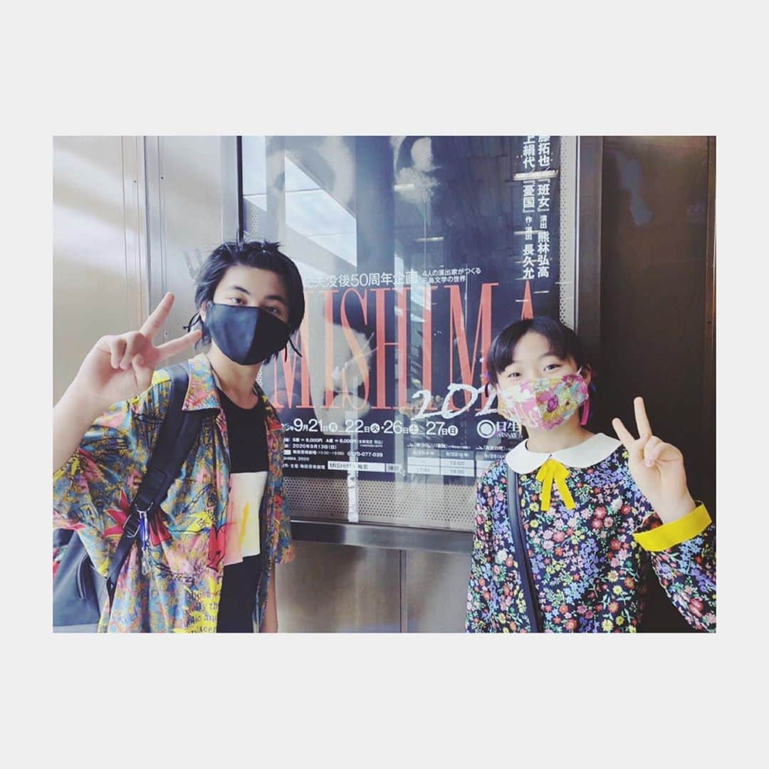 ひゅうがのインスタグラム：「こはちゃんの舞台に、リリコと行ってきました！こはちゃん、東出昌大さんの、すさまじいエネルギーに衝撃を受けました！カッコよかったです！ アーカイブ配信も23日まであるとのこと、ぜひに！！ こはちゃんのカッコよさは、 世界一、いや、宇宙一です！！！ ボクの永遠の憧れの女性です！！ @kokokoharu   #菅原小春　王女様 #MISHIMA2020 #池下リリコ #吉田日向」