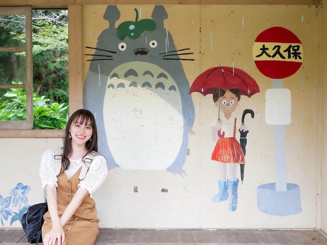 下口ひななのインスタグラム：「となりにトトロ﻿ ﻿ ﻿ 千葉県にお出かけ行ってきました🥜﻿ ﻿ トトロに会ったよ﻿ ﻿ また会いたいね﻿ ﻿ トトロ！！！！﻿ ﻿ #千葉県 #小湊鉄道 #トトロ   #カメラのある生活  #カメラ女子」