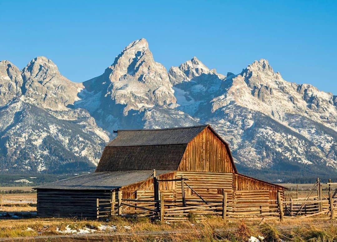 Lonely Planetのインスタグラム：「🗻This beautiful mountain view can be only be found in the Tetons.    @colt10jordan is the photographer behind today’s #lonelyplanet regram. Tag us #lonelyplanet for a chance to be featured in our feed.」