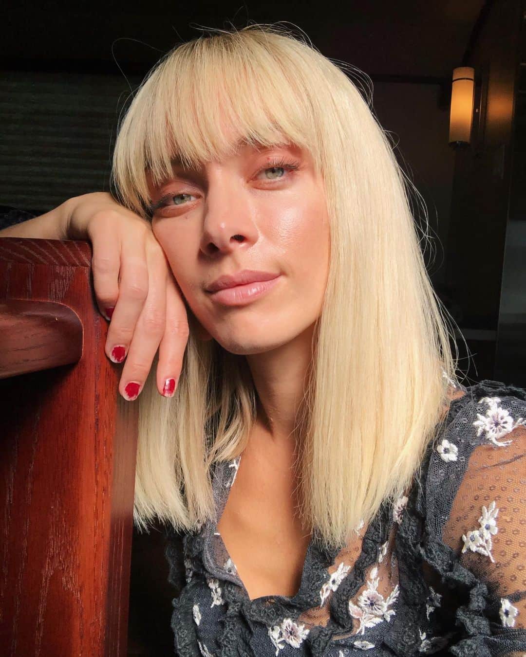 レイチェル・スカーステンのインスタグラム：「Wide awake on this sunny (🙌🏻) Tuesday....or at least I look like it thanks to @mupbycory」
