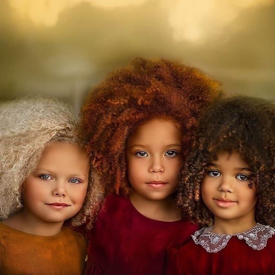 エリクソンビーモンさんのインスタグラム写真 - (エリクソンビーモンInstagram)「It’s all about big hair Posted @withregram • @prettymixedkids Drop a Heart ❤️ for these Beauties 👇🏾👇🏽👇🏼 World Afro Day ft. @nirvanaoceane @miss_gingerbrown @nicolelou82  • • Photo: @butnaturalphotography 📸 •  #naturalhair #naturalhaircommunity #teamnatural #naturalhairstyles #naturalhairdaily #blackgirlmagic #protectivestyles #naturalista #hair #curlyhair #naturalhairjourney #naturalhairrocks #curls #natural #healthyhair #myhaircrush #naturalhairdoescare #braids #melanin #blackgirlsrock #naturalhaircare #twistout #naturalhairsistas #naturallyshesdope #naturalhairstylist #naturallybeautiful #hairgrowth #naturalhairevent #naturalbeauty #prettymixedkids via @preview.app」9月23日 4時26分 - ericksonbeamon