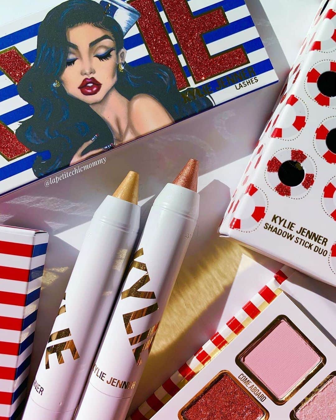 Kylie Cosmeticsさんのインスタグラム写真 - (Kylie CosmeticsInstagram)「our new favorite Shadow Stick Duo by @lapetitechicmommy ✨⚓️ you'll love this ultra creamy, transfer-resistant formula for all day wear! grab them now on KylieCosmetics.com」9月23日 4時51分 - kyliecosmetics