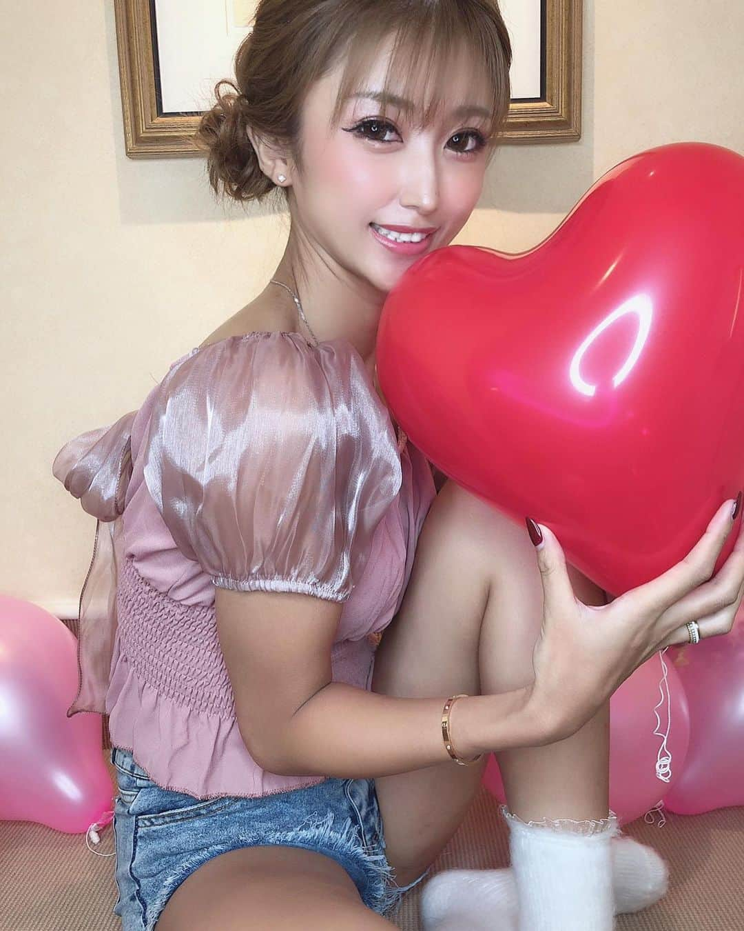 愛沢りんさんのインスタグラム写真 - (愛沢りんInstagram)「🎈🧸💗  #キャバ嬢#キャバクラ#キャバ#錦三丁目#錦三#ザナドゥ#xanadu#マイトグループ#水商売#栄#名古屋#東海#愛沢りん#すすきの #北新地#ミナミ#新宿#歌舞伎町#六本木#銀座#Instagram#インスタ#YouTube#ケツスタグラム #ドレス#水着#flowers #follow#makeup #followforfollowback」9月23日 4時55分 - ri.0831