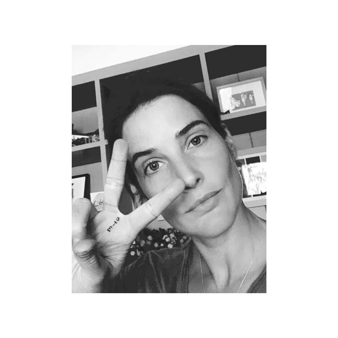 コビー・スマルダーズのインスタグラム：「Have you registered yet?  Text VOTER to 26797 to participate and make sure you have everything you need to vote! #nationalvoterregistrationday #iamvoter #votesaveamerica」