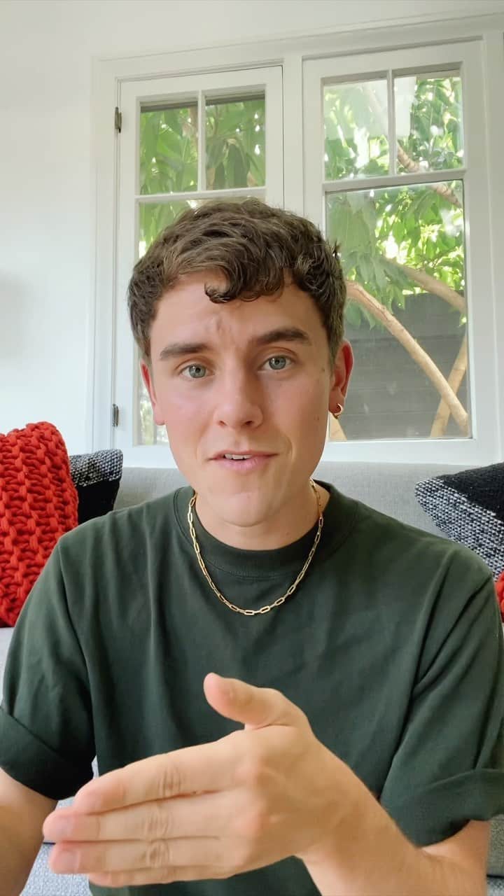 コナー・フランタのインスタグラム：「today is an important day and I’ve got a few things to say! click the link in my bio and head on over to glsen.org/vote for more info on voting ♥️ #nationalvoterregistrationday @glsen ♥️」