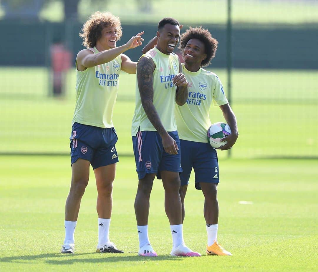 ウィリアンさんのインスタグラム写真 - (ウィリアンInstagram)「Happy and blessed! ⚽️🤣👂🏾🤘🏾 #W12」9月23日 5時02分 - willianborges88