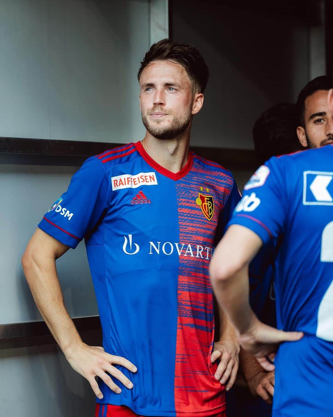 リッキー・ファン・ウォルフスウィンケルのインスタグラム：「2 more years @fcbasel1893  As excited as the first day I signed for this club」