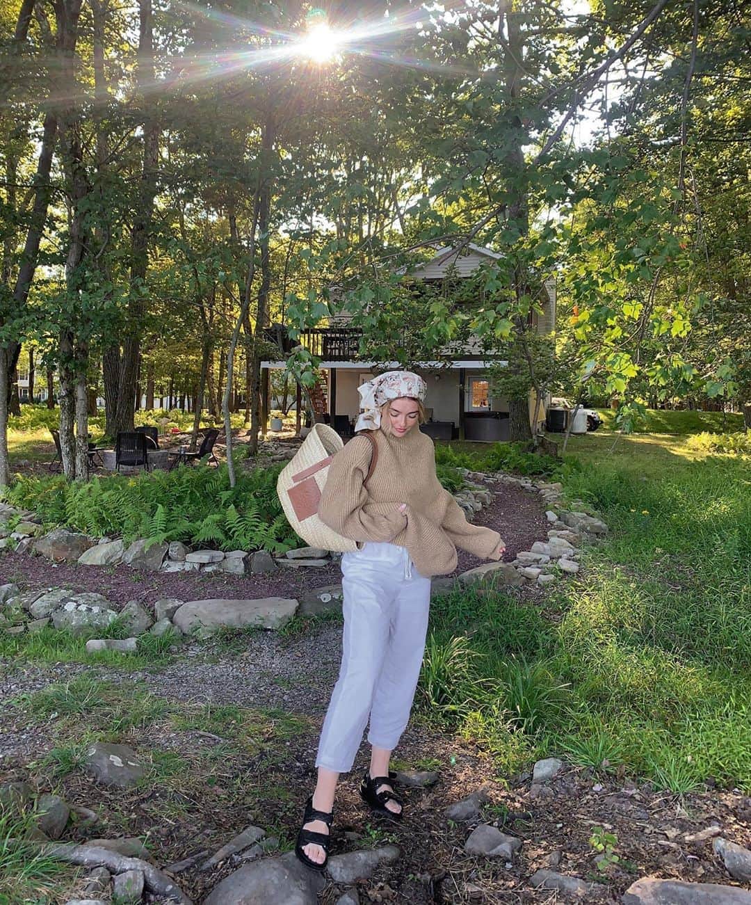 Kelsey Simoneのインスタグラム：「First I tried fishing.. now I’ve gone hiking. Look at me getting in touch with nature and making it fashion 🍂 #revolveme」