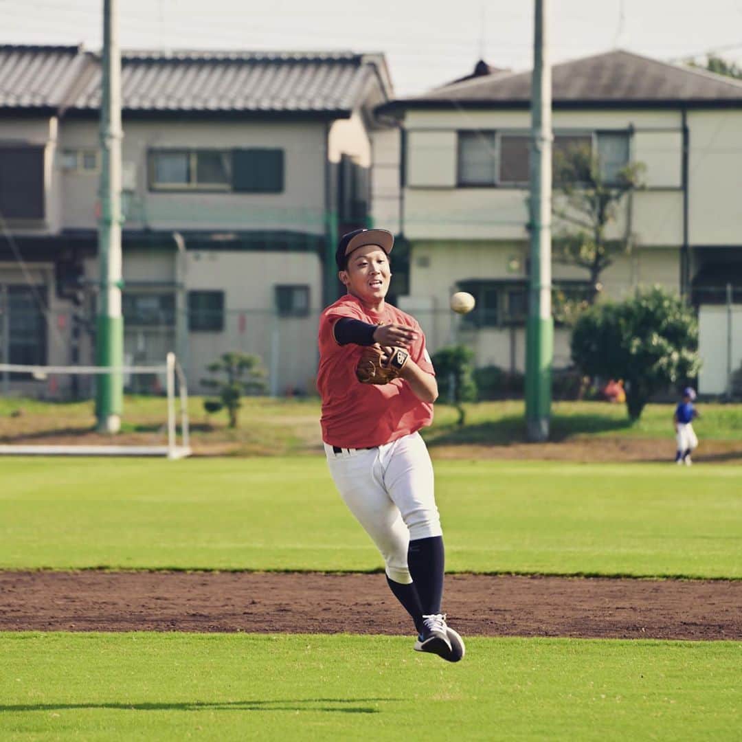 松隈ケンタのインスタグラム：「華麗なグラブさばき！  #松隈ケンタオンラインサロン」