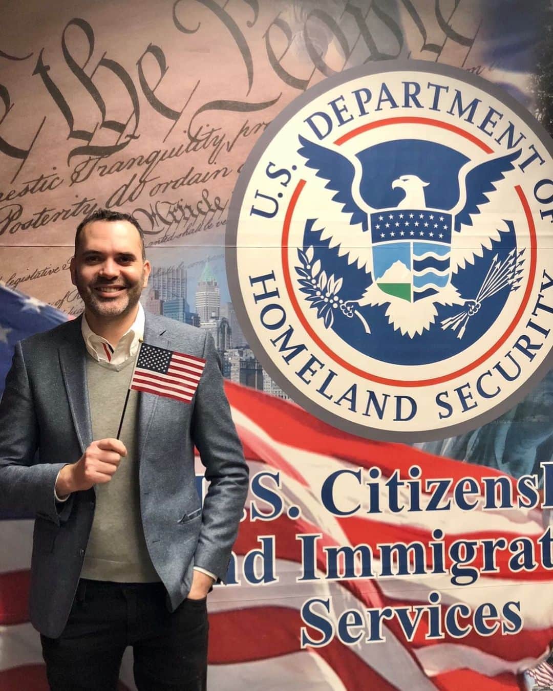 DOMINIQUE ANSEL BAKERYさんのインスタグラム写真 - (DOMINIQUE ANSEL BAKERYInstagram)「Throwback to the day I became a US citizen 2 years ago. I immediately registered to vote that day, knowing that it is both a duty and a privilege that can have an incredible impact on what we believe in and stand for.  I am so excited and honored to be able to vote for the very first time this November 3rd. Today is #NationalVoterRegistrationDay, so I hope that you will join me - register to vote at vote.org or Facebook.com/reg2vote and please encourage others to do the same. 🇺🇸」9月23日 5時23分 - dominiqueansel