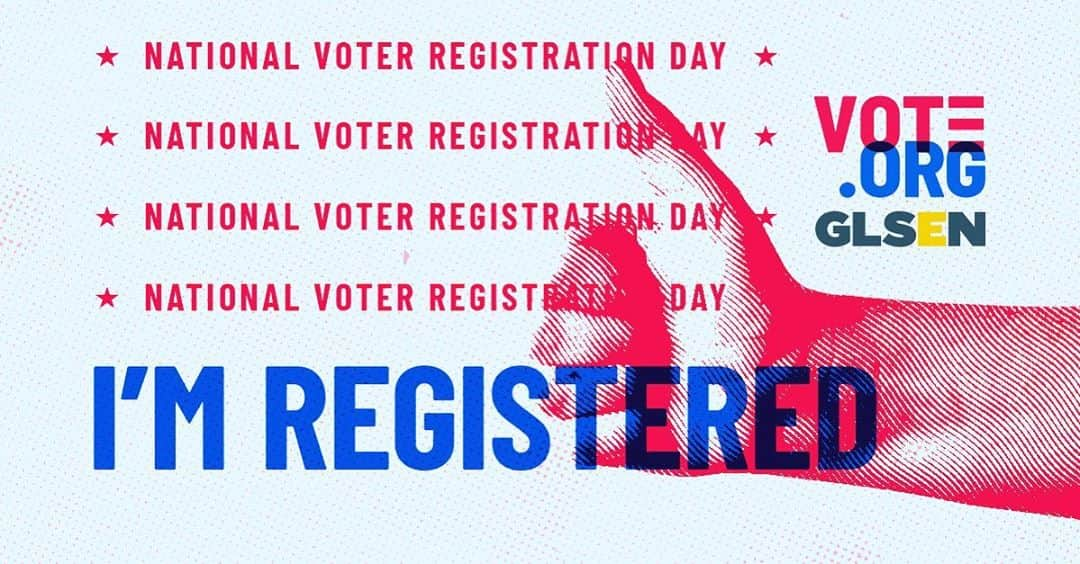 ジム・パーソンズのインスタグラム：「Today is National Voter Registration day -- I'm working with GLSEN to register new voters.   @glsen works to empower LGBTQ+ students and ensure safe and inclusive schools for everyone.   20% of the LGBTQ+ community isn't registered to vote at a time when hard-fought LGBTQ+ rights are in danger.   Get registered today and get ready to vote. This is how we build power and create lasting change.   You can mail in your ballot, vote early, or go to the polls on November 3rd. Your voice is crucial in determining your future.   Register today at glsen.org/verify -- and the link is in my bio. #nationalvoterregistrationday」