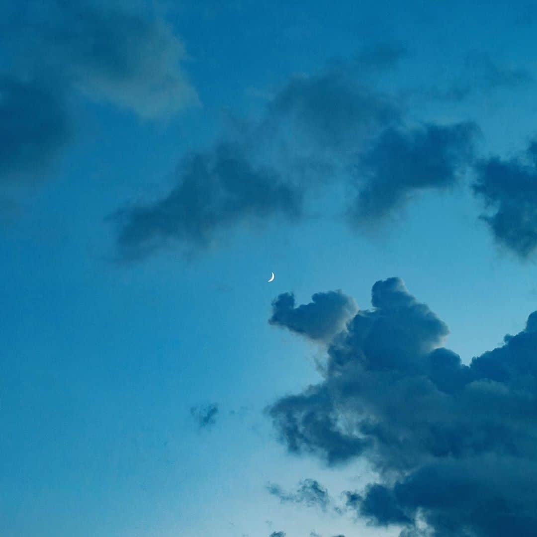 国分真央さんのインスタグラム写真 - (国分真央Instagram)「.﻿ blue moment... ☽﻿ ﻿ ﻿」9月22日 20時43分 - mao_kokubu